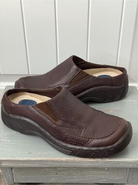 Dockers Women's Slip-On Leather Mule in Dark Brown Size 6M